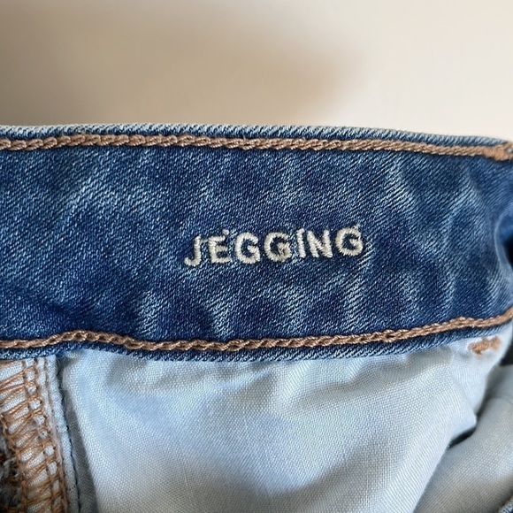 American Eagle 8.5” Rise Jeggings - Picture 5 of 7